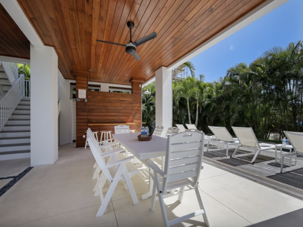 Beachside Four Bedrooms Vacation Home in Anna Maria